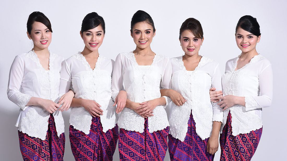 Air Hostess Guide: Duties, Requirements and Top-Paying Jobs