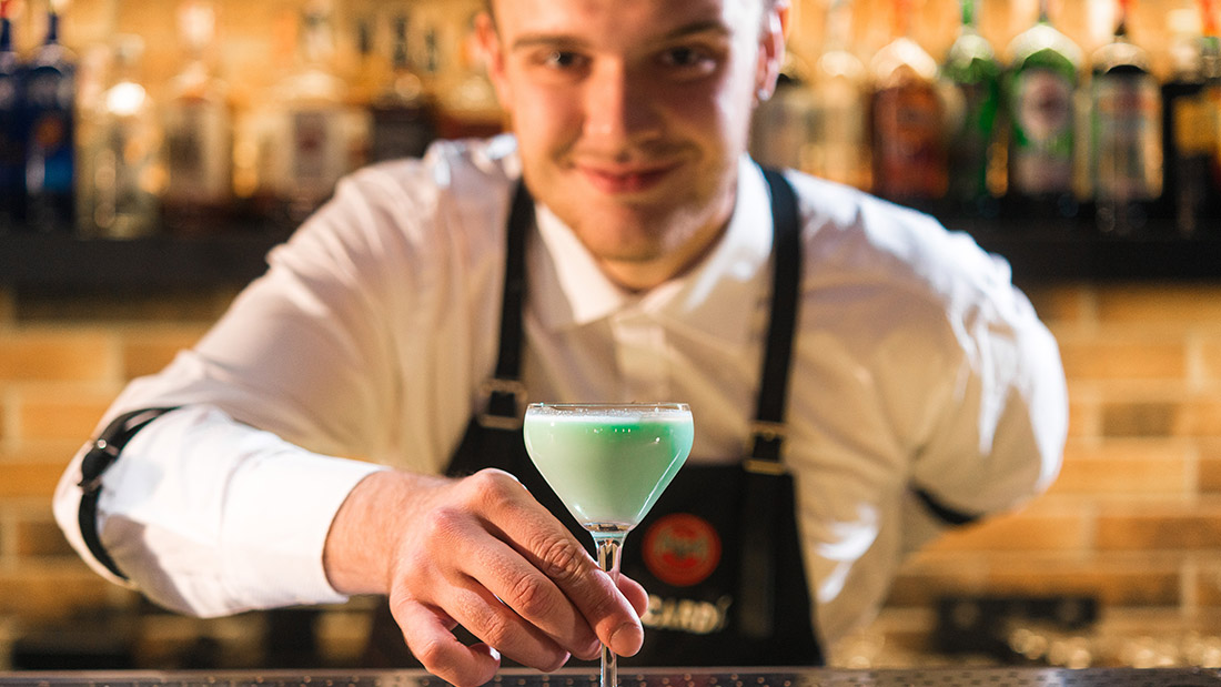 Bartender and Bar Staff Jobs: Skills, Pay and How to Get Hired